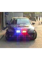 宝马BMW5安装多套VS SIGNAL爆闪灯及联邦信号VIPER S2吸盘灯实拍